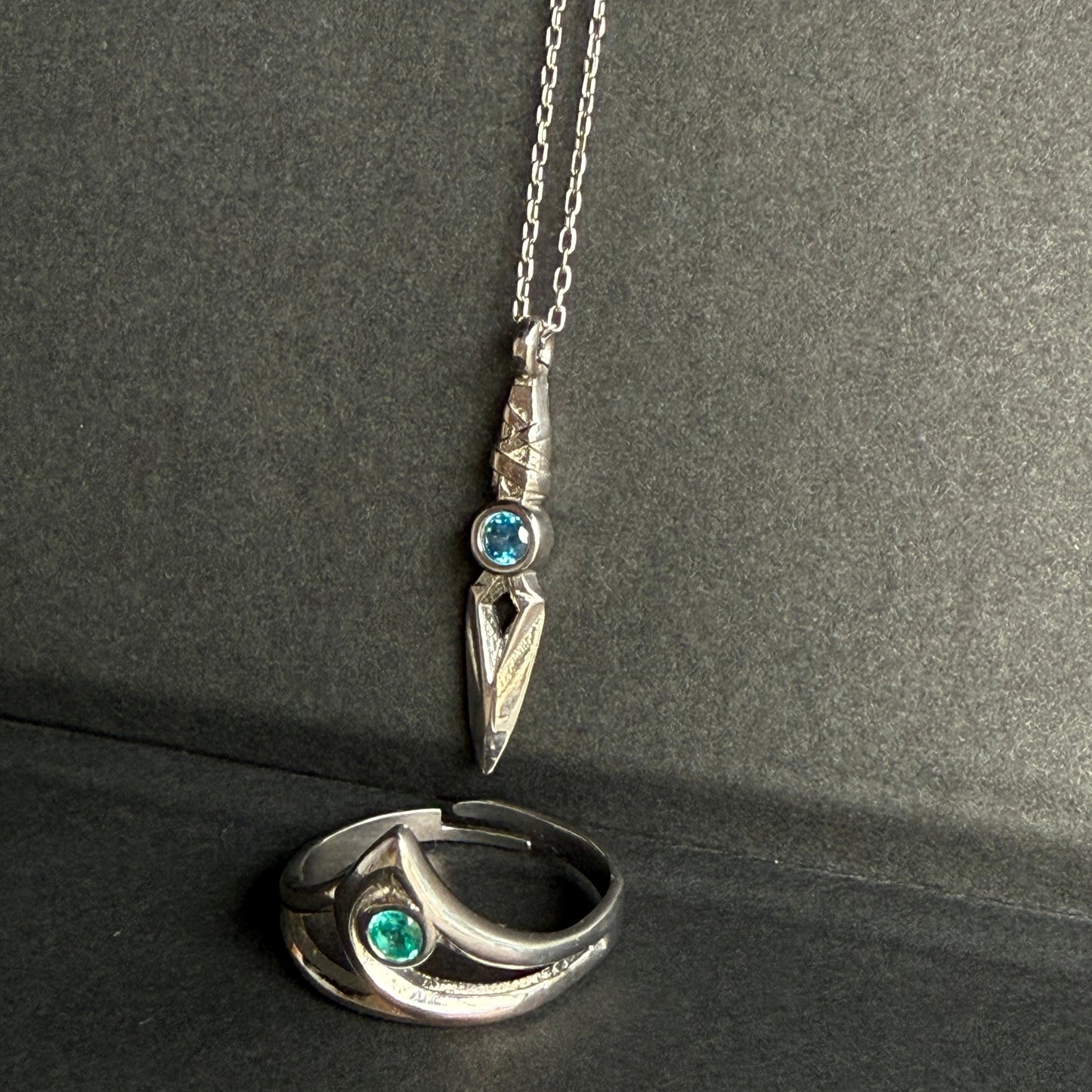 925 Gümüş | Sage Valorant Ayarlanabilir Yüzük ve Jett Bıçak Kolye Seti